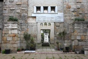 Feel like Indiana Jones in the Jewish cemetery, Budapest