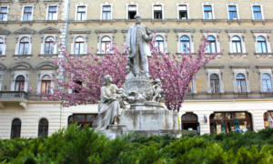 semmelweis statue