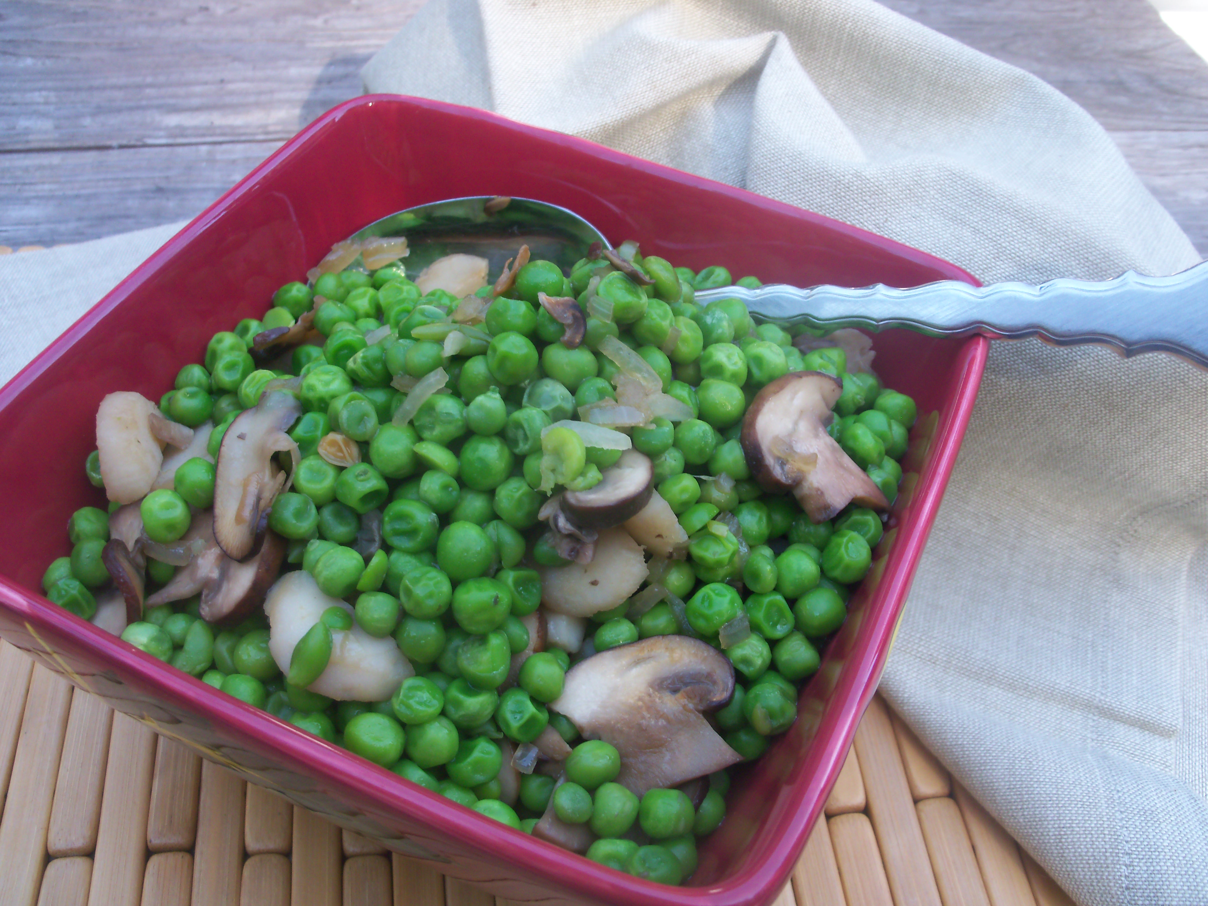 Mint, pea and mushrooms at Beszálló