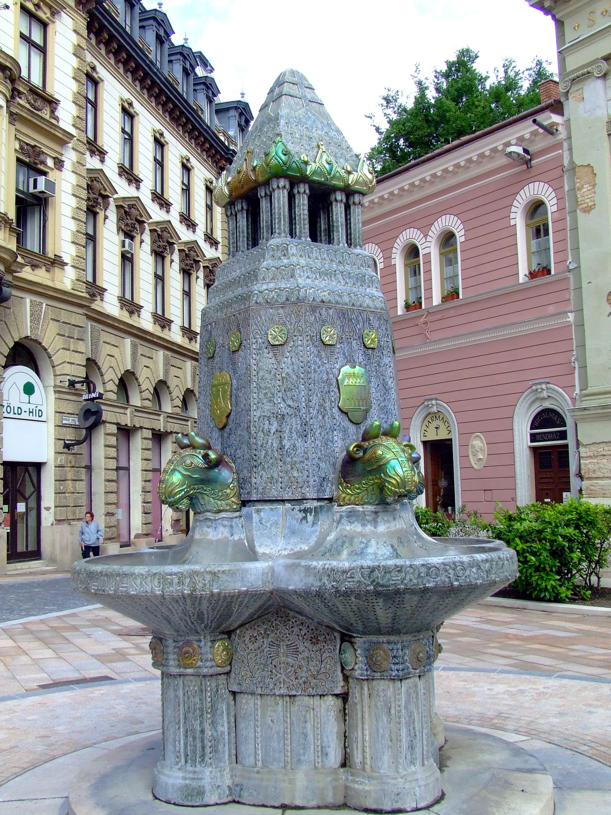 Pécs Zsolnay fountain